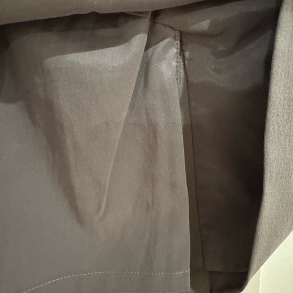 Italian wool crepe Ann Taylor pencil skirt in taupe. - Picture 4 of 6